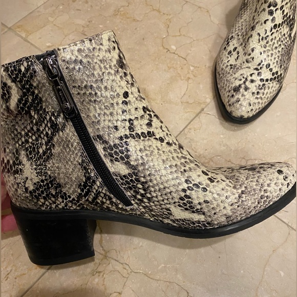 Blondo Snakeskin Waterproof Ankle Boots - Picture 4 of 9